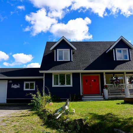 The Blue Cottage B&B Seventy Mile House Exterior photo